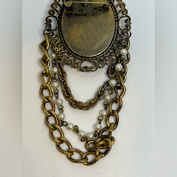 Victorian-Inspired Gold and Black Brooch with Chains - Picture 6 of 8